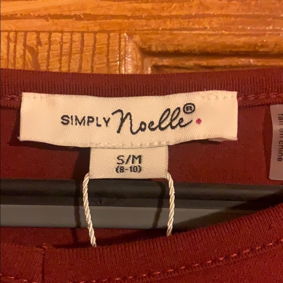 Red blouse - Picture 4 of 5